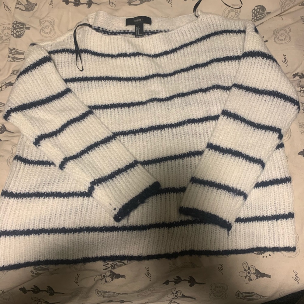 Women’s Forever 21 sweater